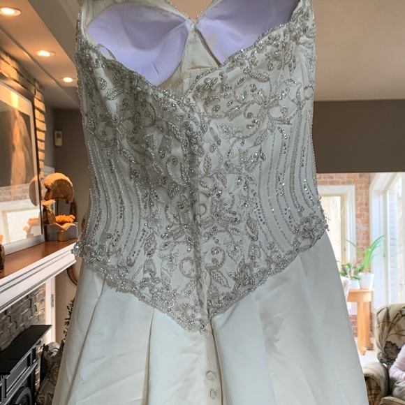 Wedding Dress, Tiera and Gloves - Picture 15 of 16